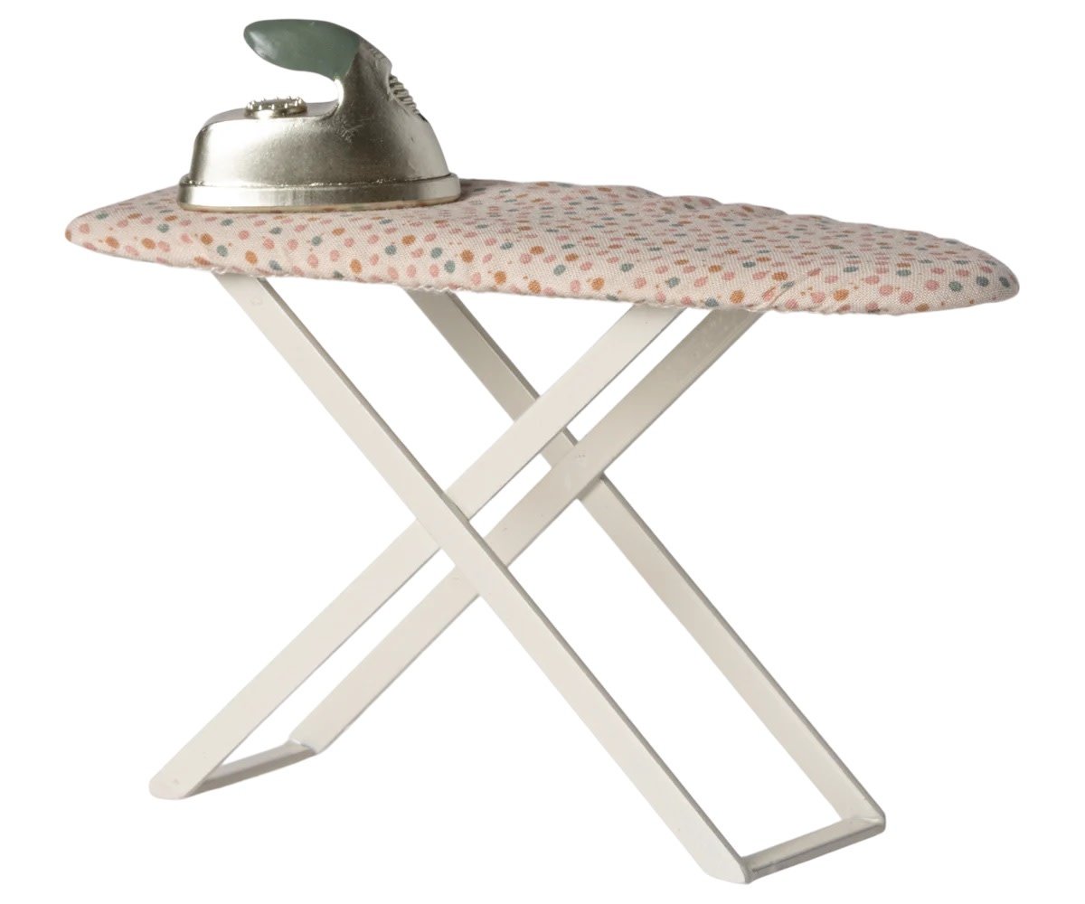 Iron & Ironing Board (Mouse)