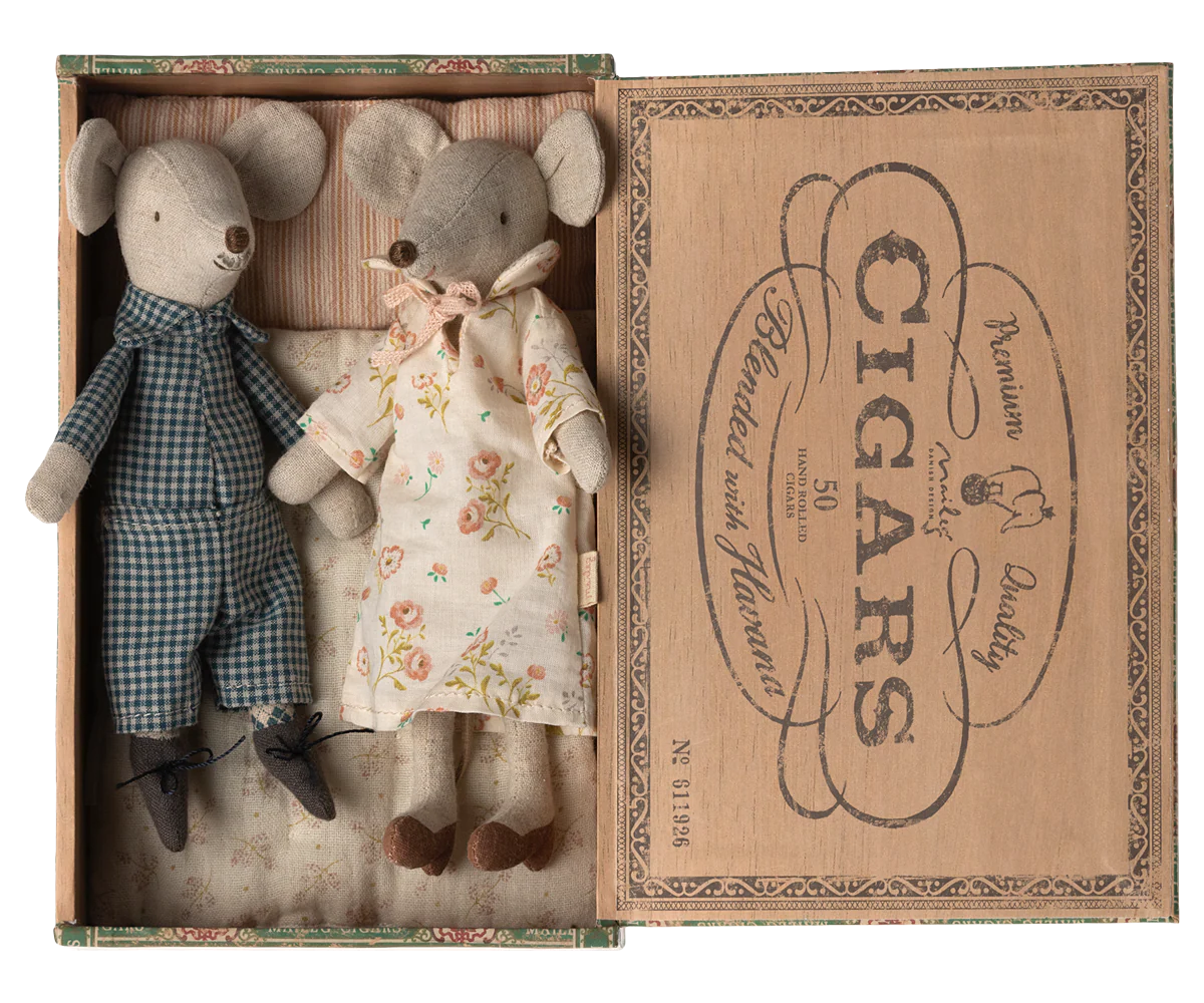 Grandma and Grandpa Mice in Cigar Box