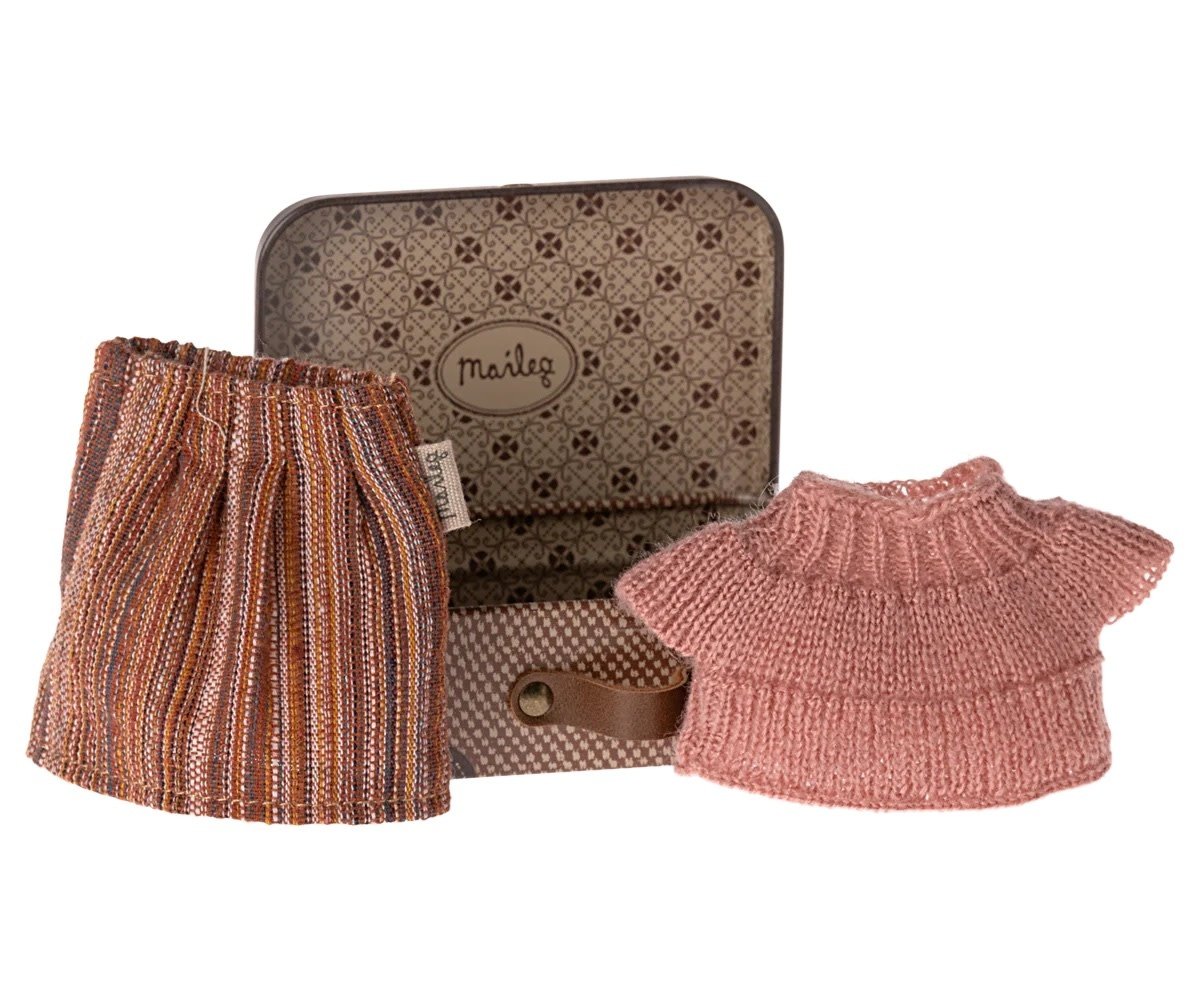 Mouse Clothes - Grandma - Knitted Blouse & Skirt in Suitcase