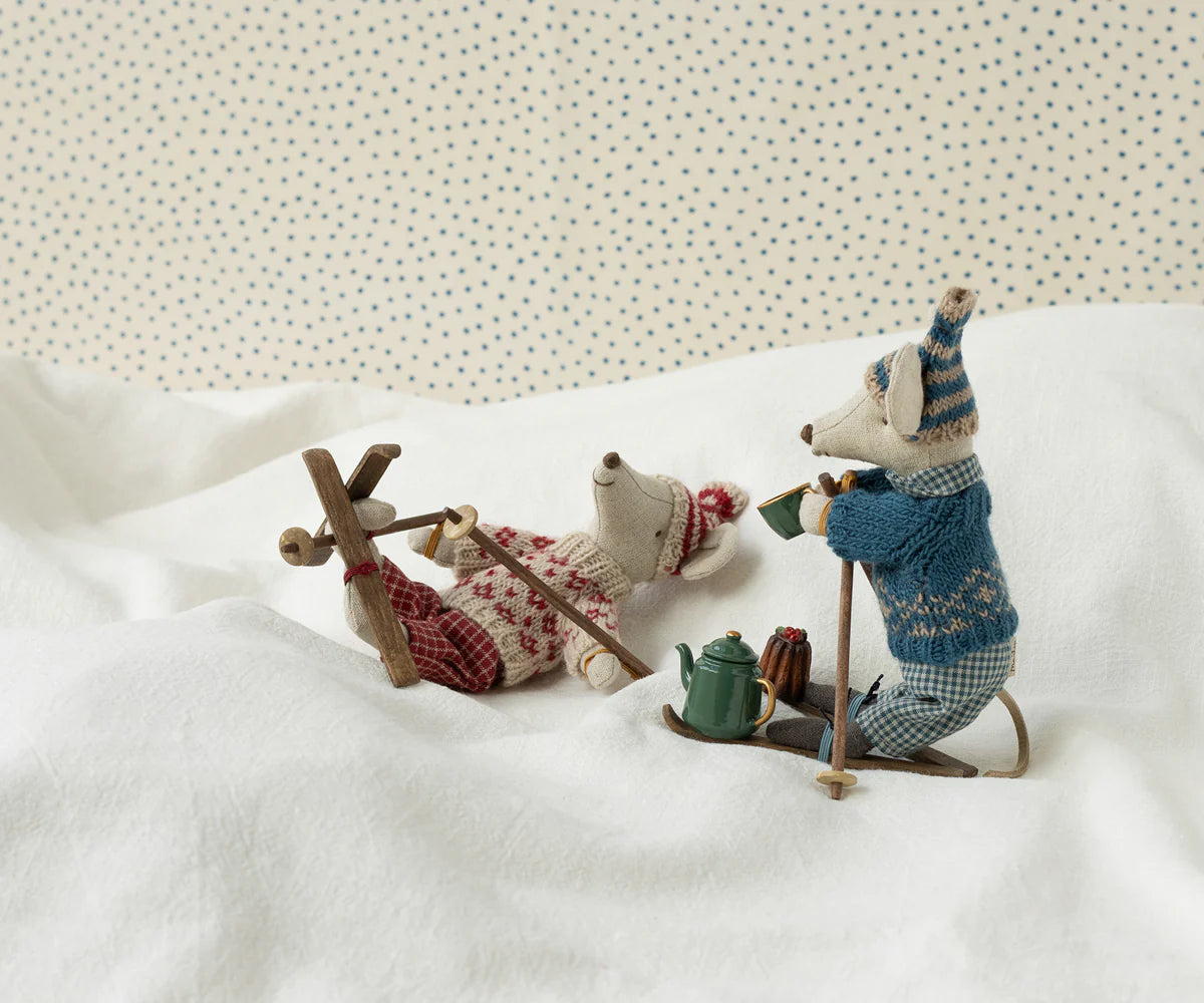 Mum Mouse - Winter with Ski Set & Hat