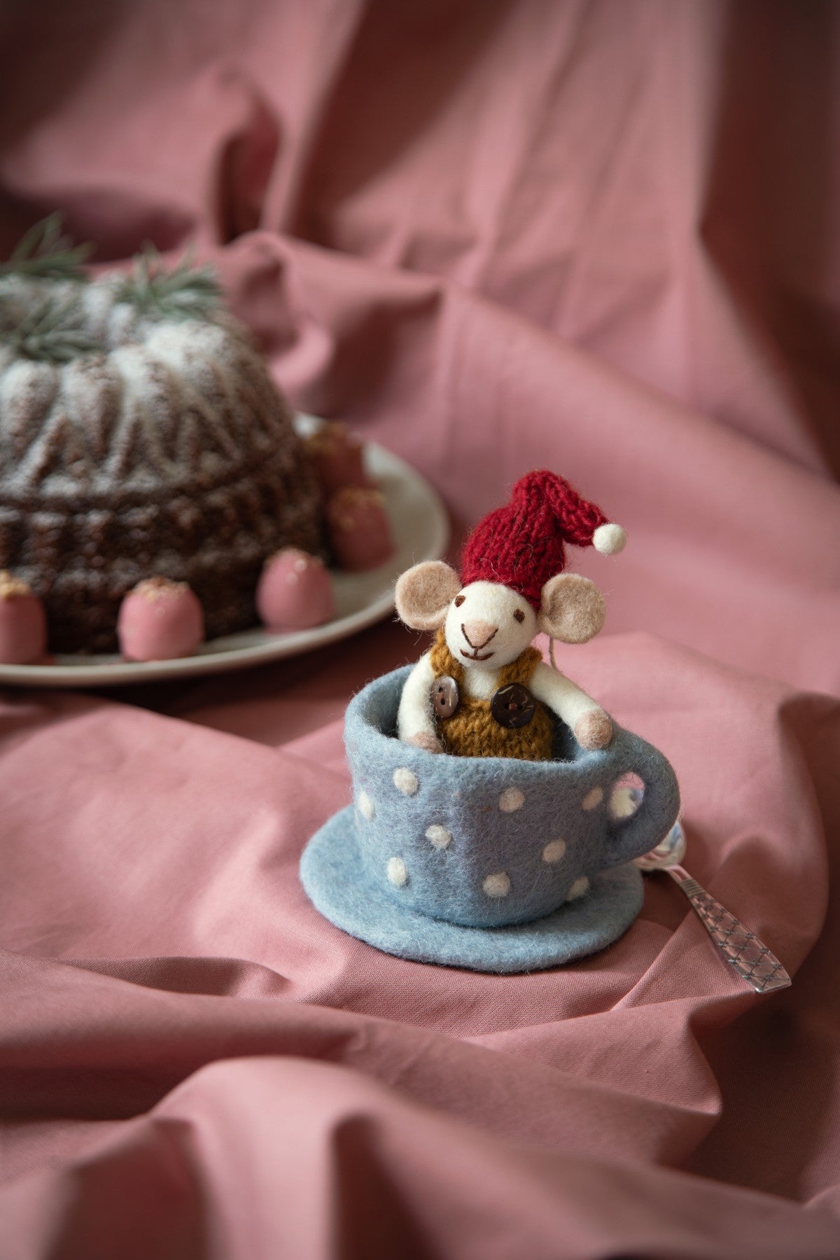 Felt White Mouse - in Blue Coffee Cup