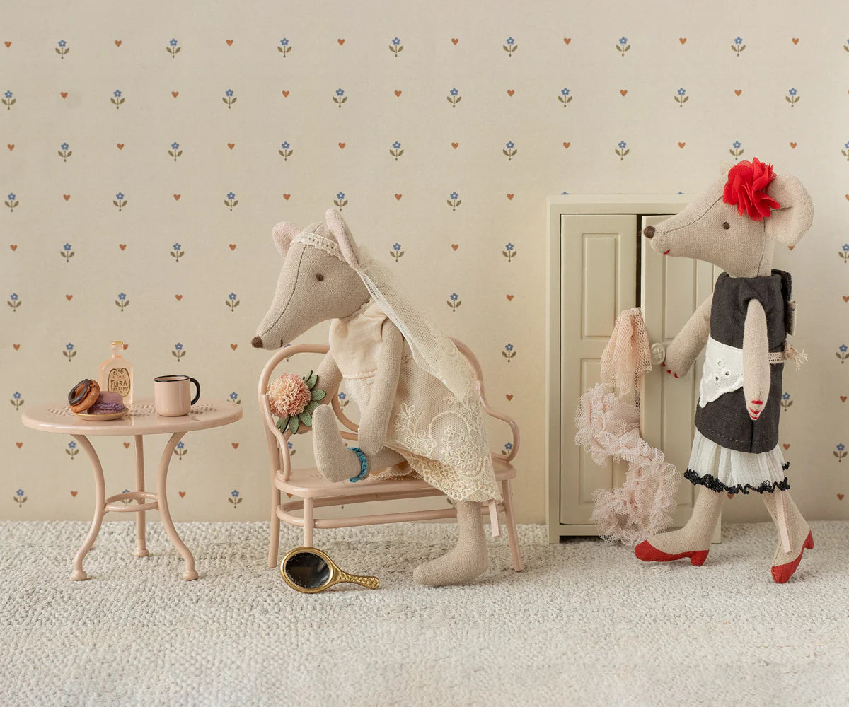 Mum Mouse - Beautician