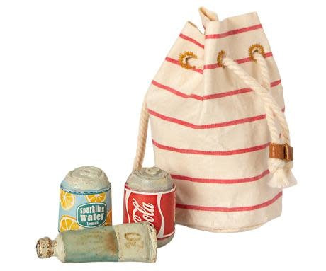 Bag with Beach Essentials (Mouse)