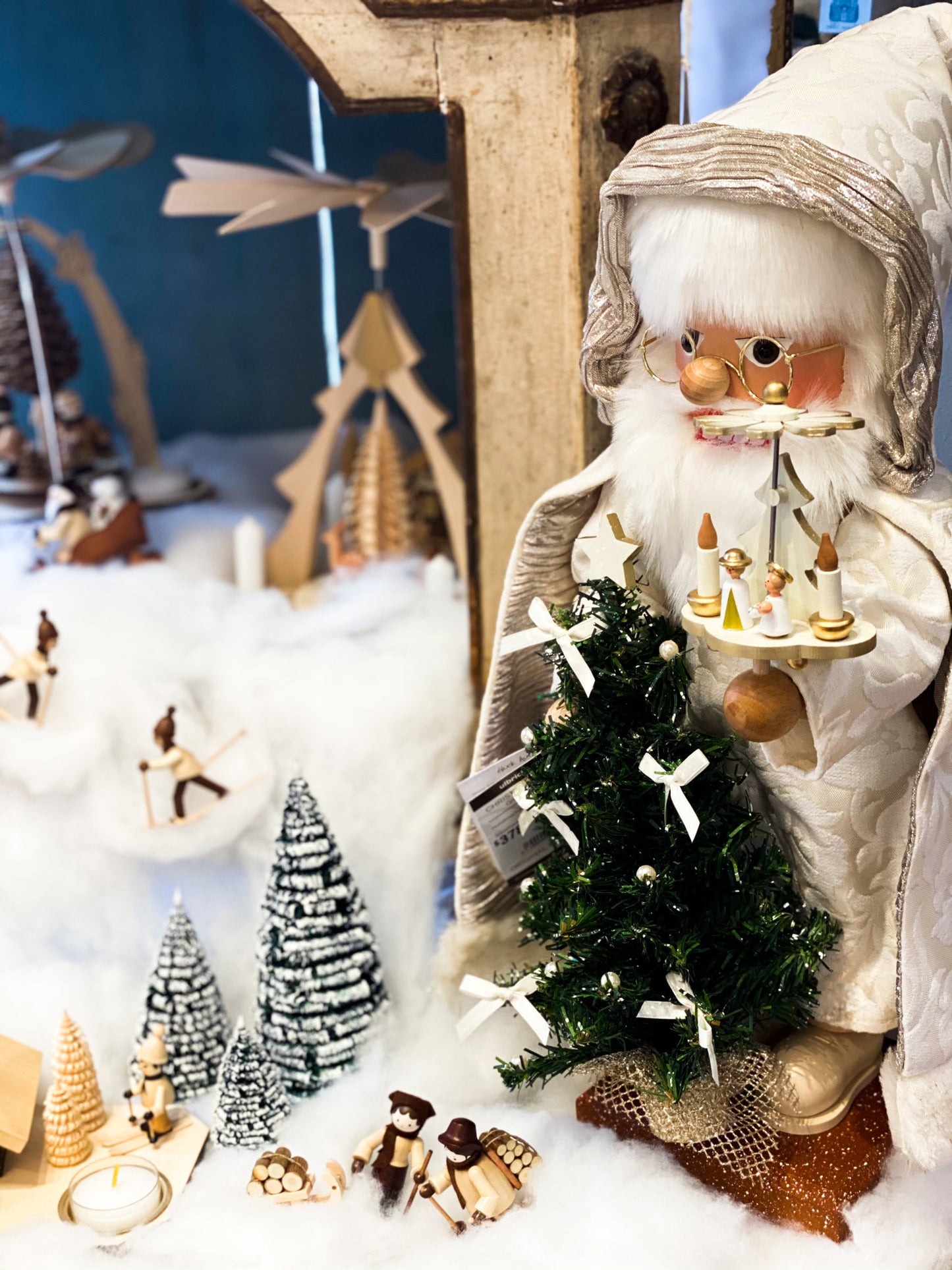 Nutcracker - Santa with Pyramid