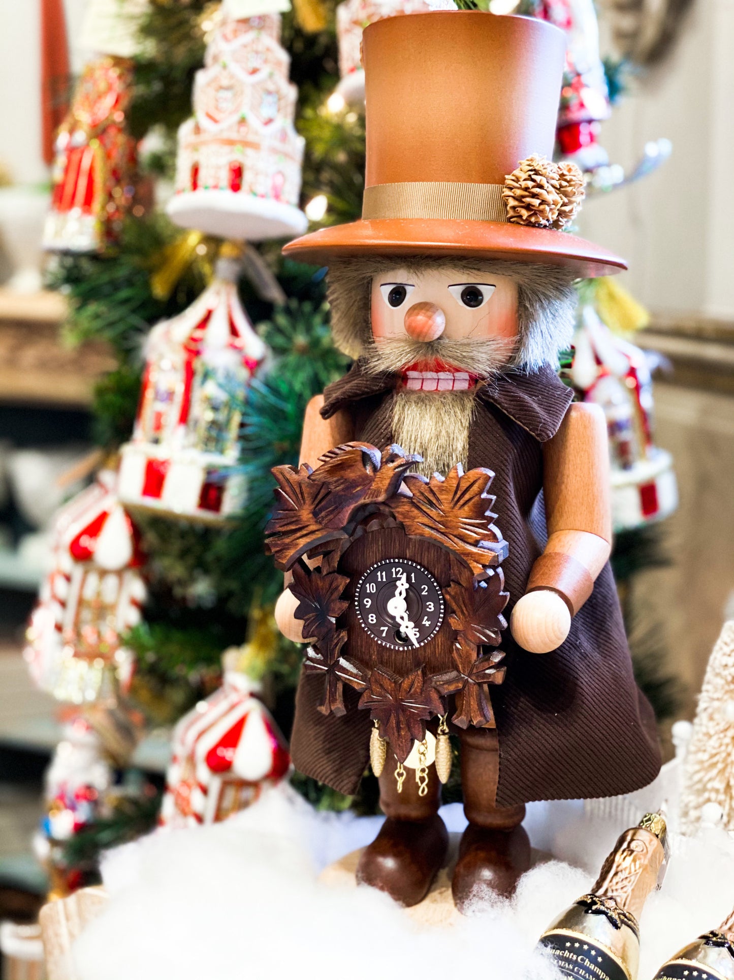 Nutcracker - Clockmaker with Key-wound Clock