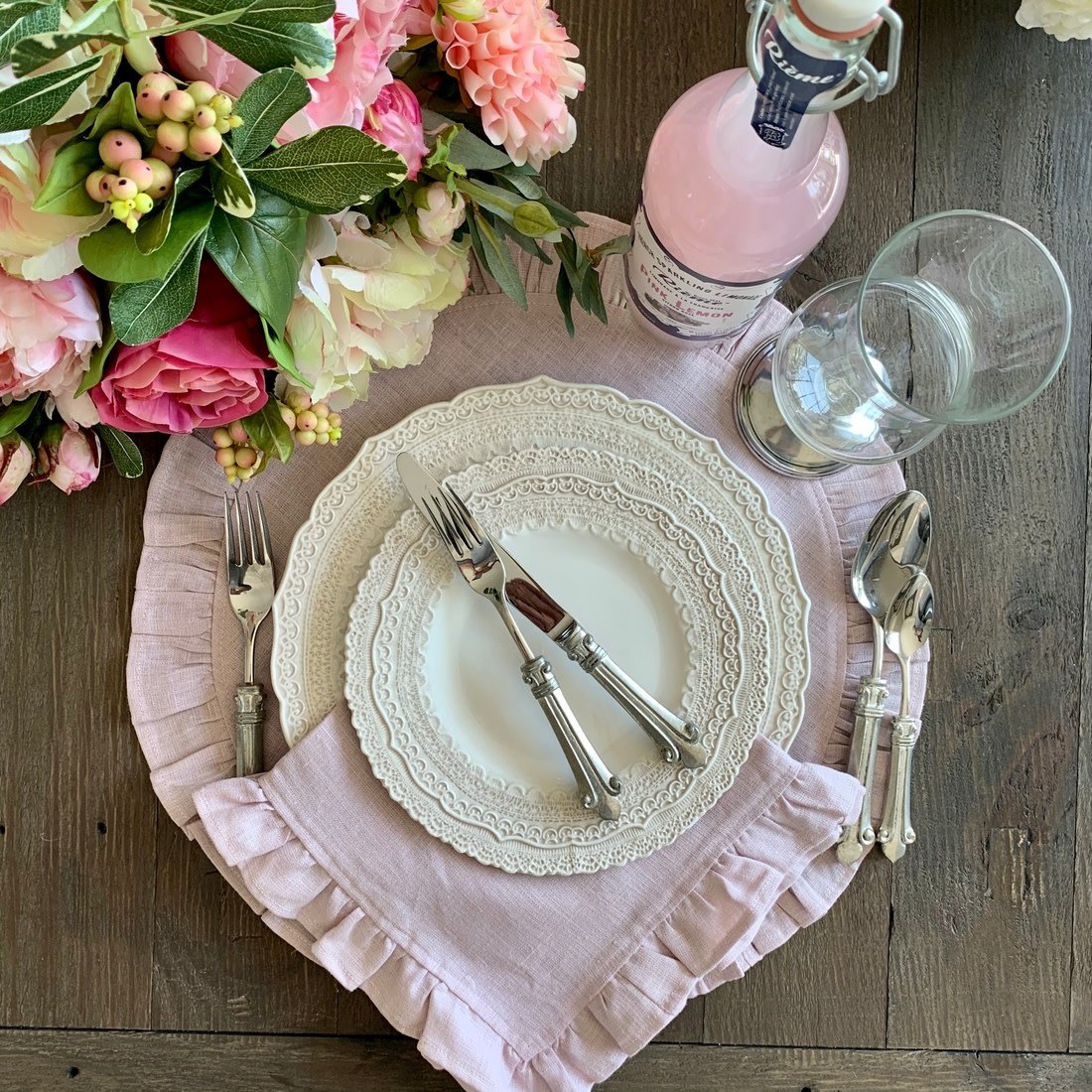 Placemat - Round Ruffle Linen - Dusty Pink