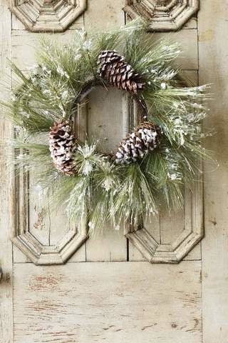 Wreath - Frosted Pine 20"