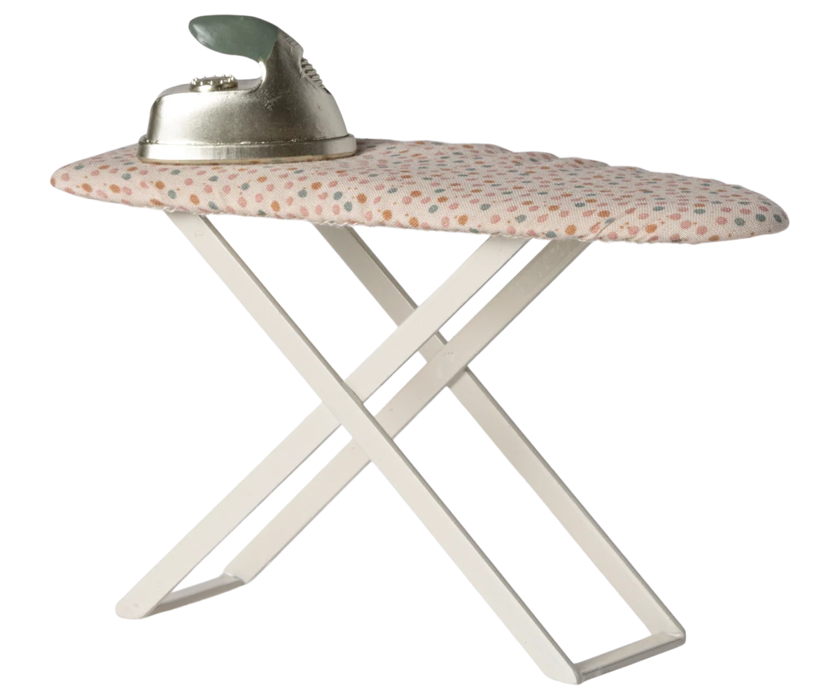 Iron & Ironing Board (Mouse)