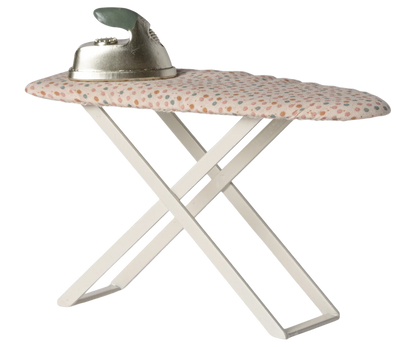 Iron & Ironing Board (Mouse)