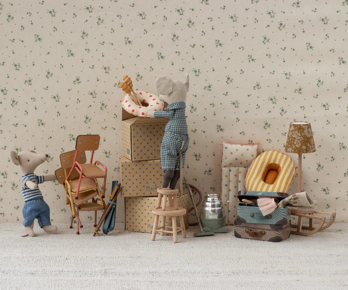 Chair - Coral (Mouse)