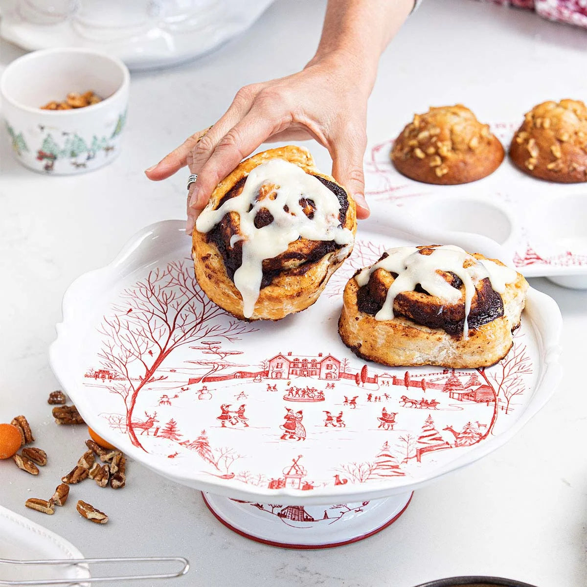 Country Estate Ruby - Winter Frolic Cake Stand