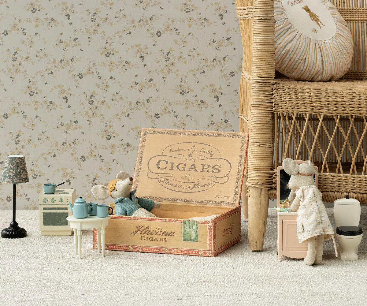 Mum & Dad in Cigarbox