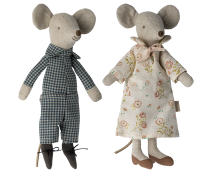 Grandma and Grandpa Mice in Cigar Box