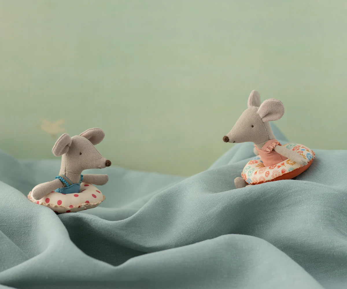 Little Sister Mouse - Beach Mouse with Floaty Red Dot