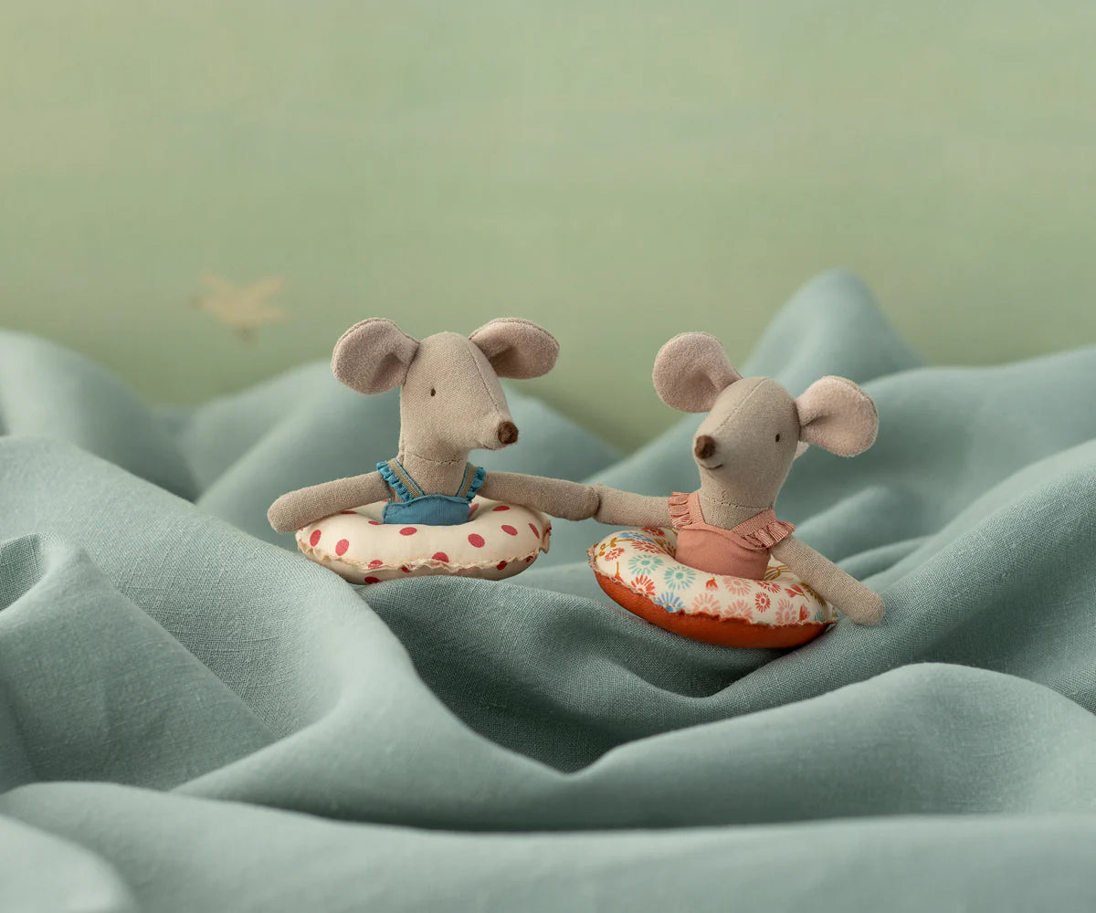 Little Sister Mouse - Beach Mouse with Floaty Red Dot