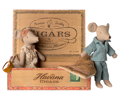 Mum & Dad in Cigarbox - Polka Dot Dress