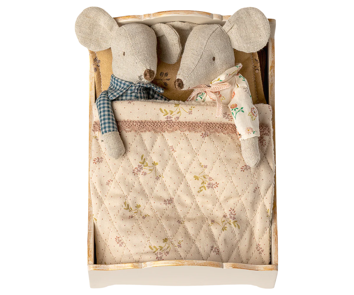 Wooden Bed - Off White & Pink (Mouse)