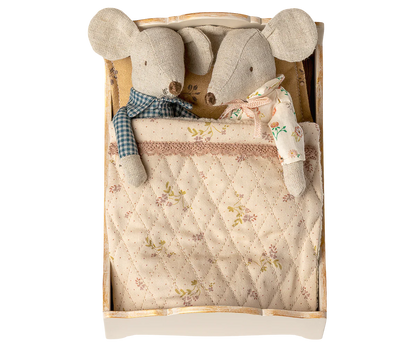 Wooden Bed - Off White & Pink (Mouse)