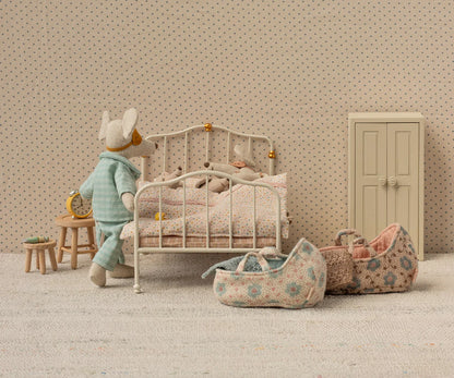Bed - Off White & Pink (Mouse)
