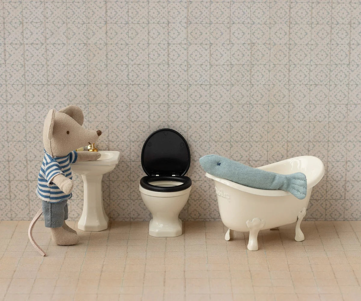 Water Closet - Off White (Mouse)