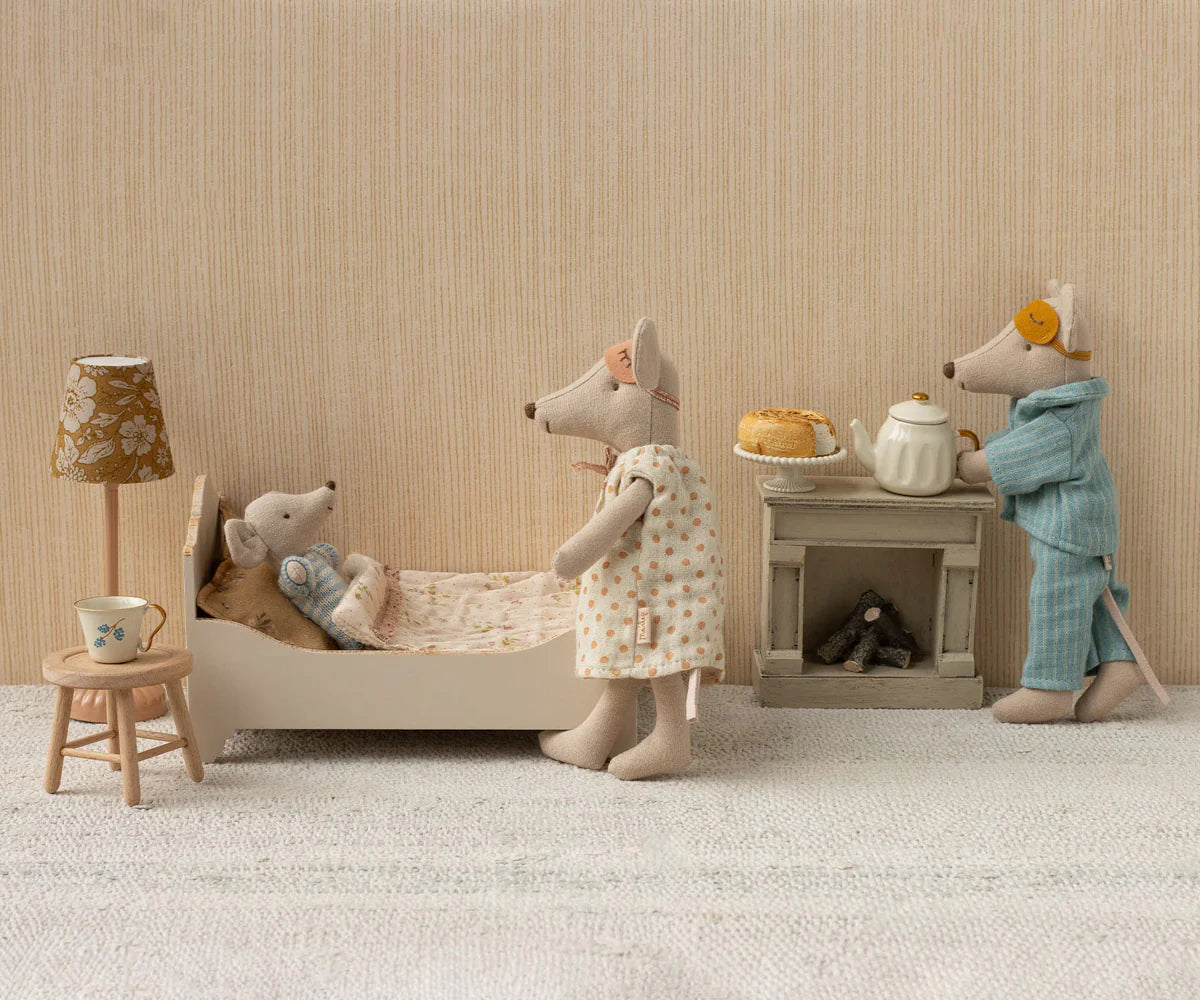Wooden Bed - Off White & Pink (Mouse)