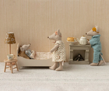 Wooden Bed - Off White & Pink (Mouse)