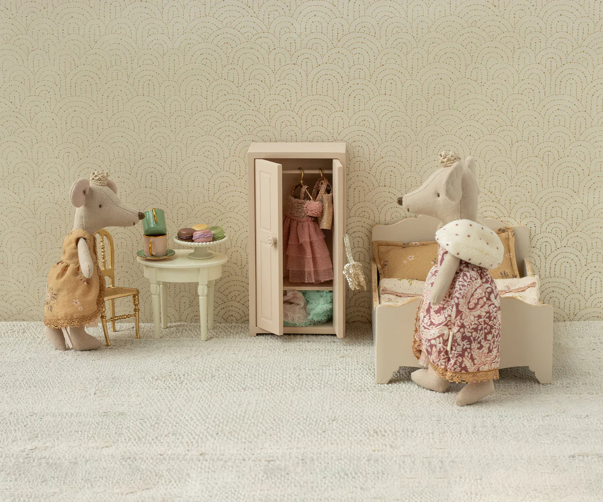 Wooden Bed - Off White & Pink (Mouse)