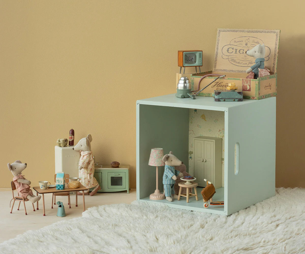 Grandma and Grandpa Mice in Cigar Box