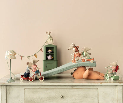 Corner Cabinet - Dark Green (Mouse)