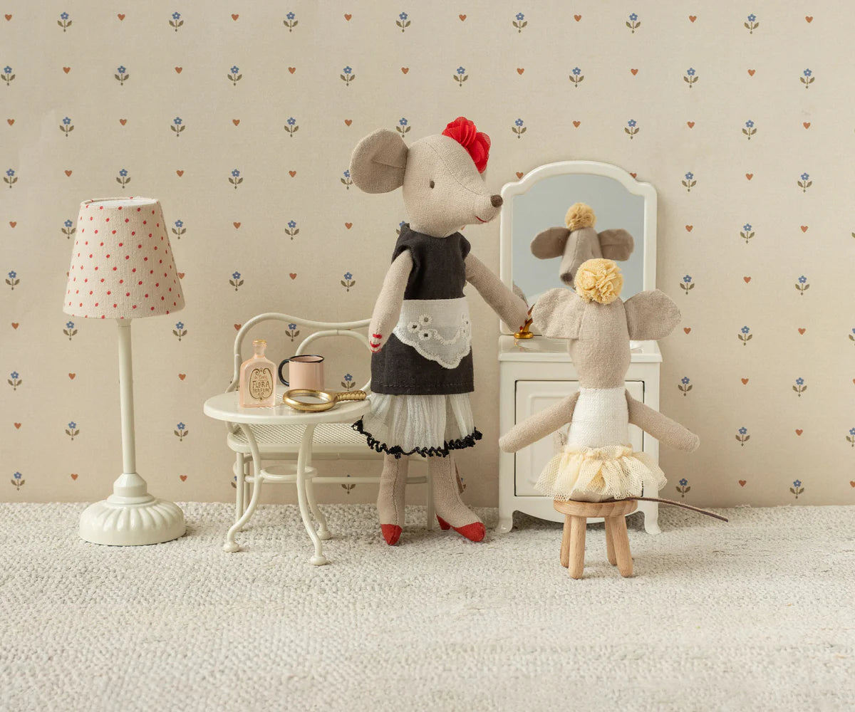 Mum Mouse - Beautician