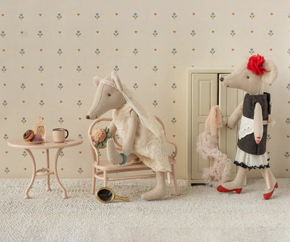 Mum Mouse - Beautician