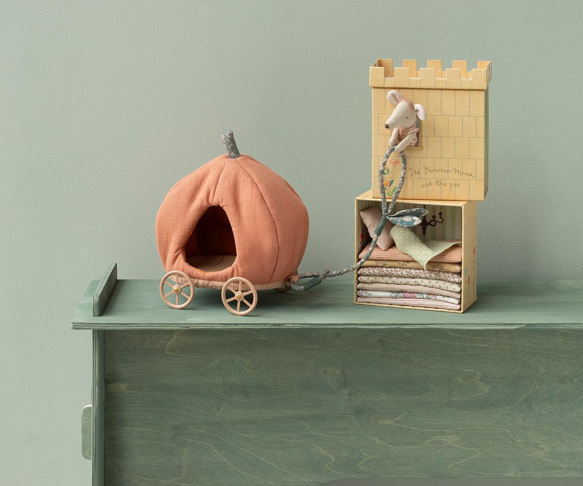 Pumpkin Carriage (Mouse)