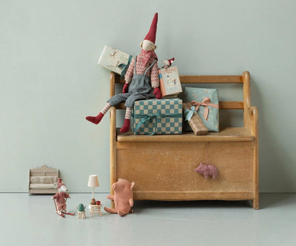 Baby Mouse in Christmas Book