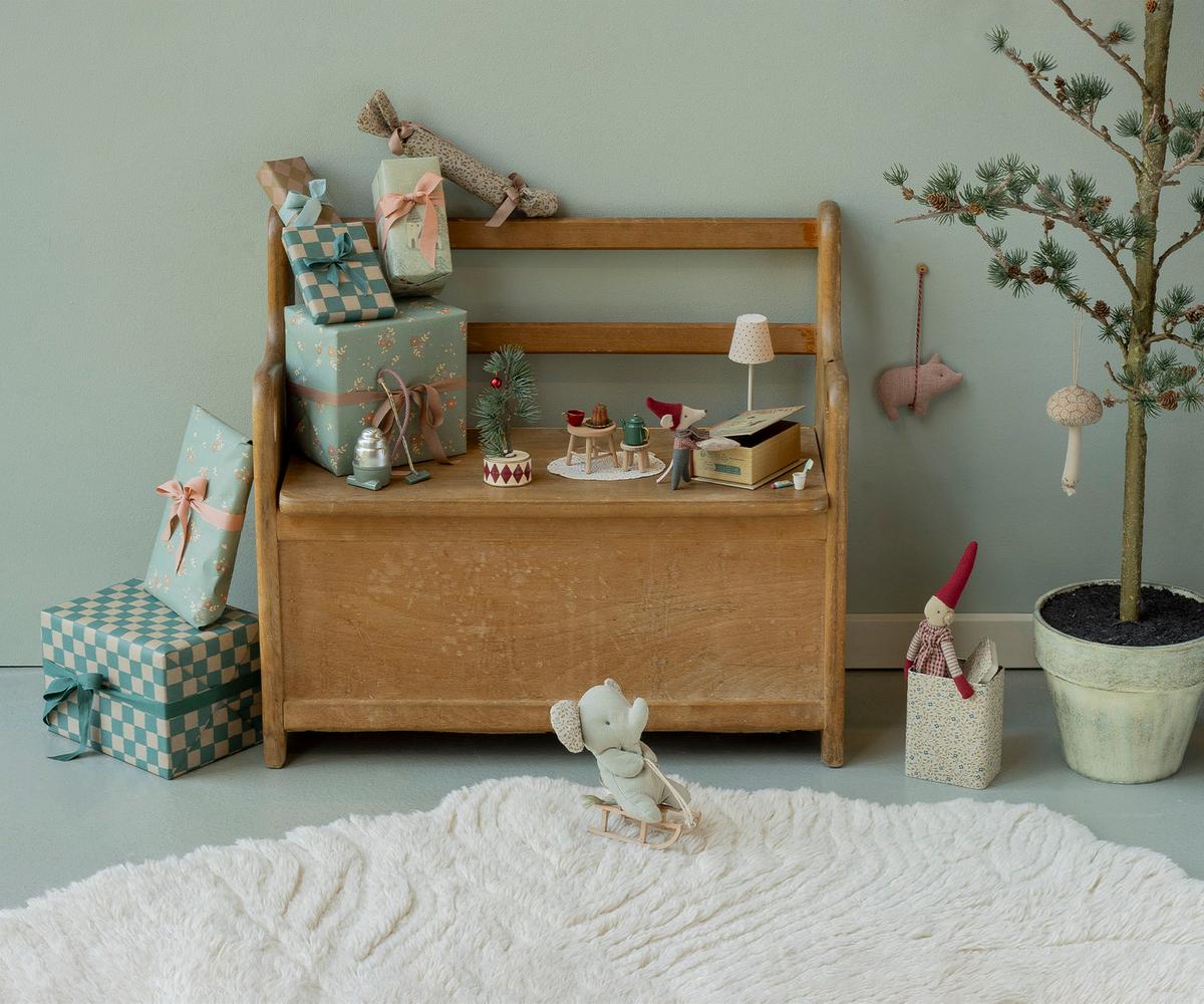 Baby Mouse in Christmas Book
