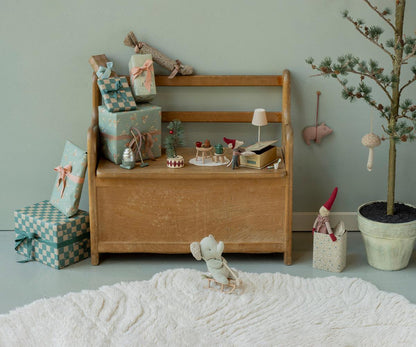 Baby Mouse in Christmas Book
