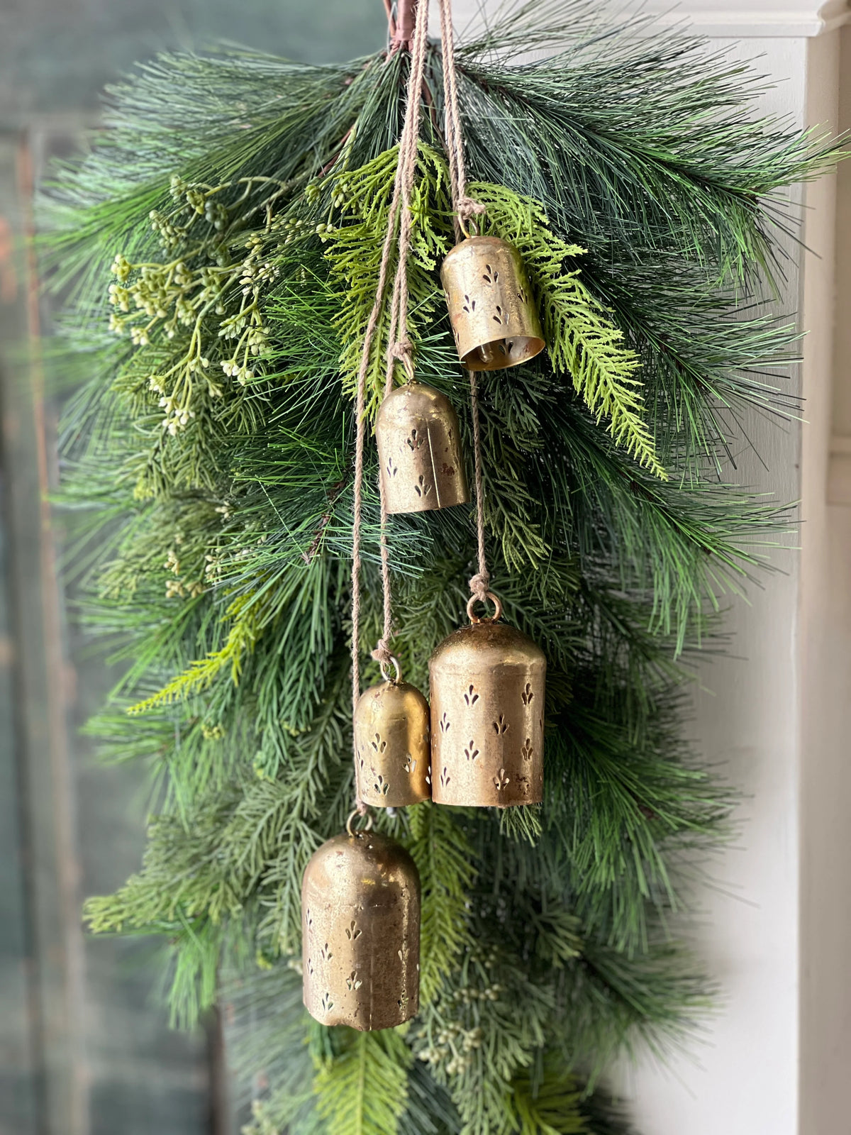 Drop of Bells - Prancer 28.75"