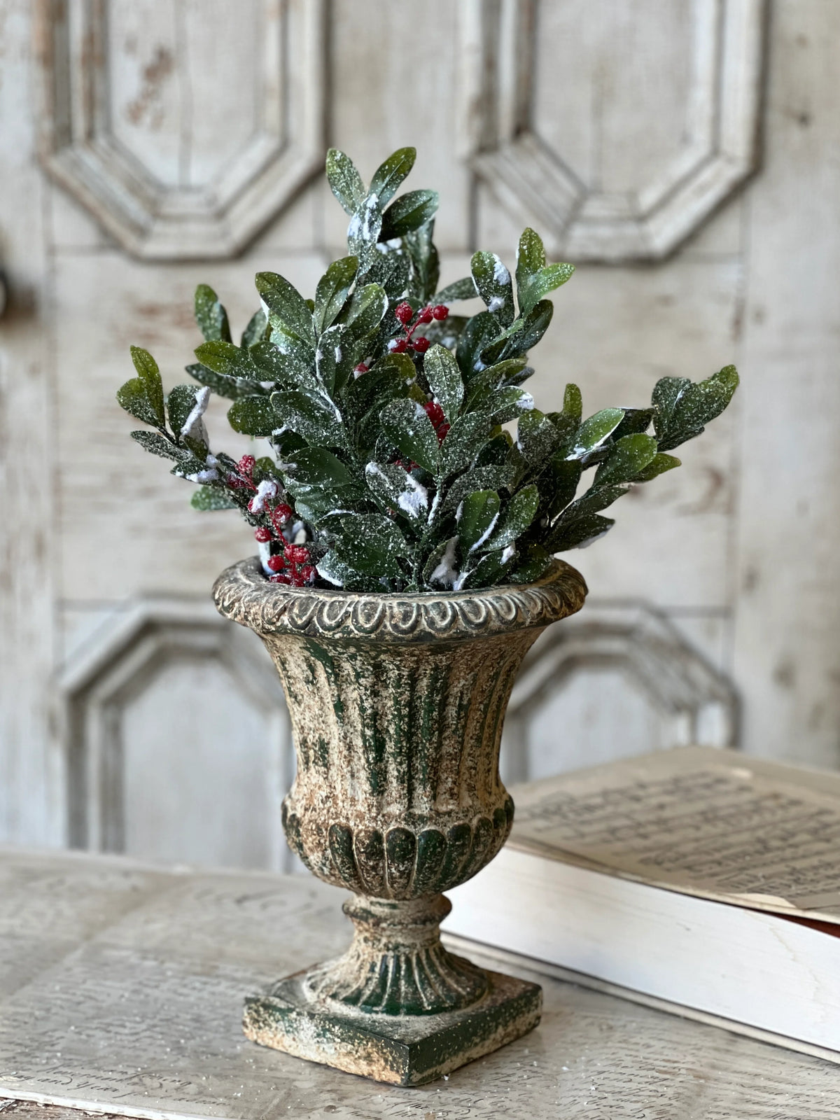 Pick - Holly Jolly Greens 23"