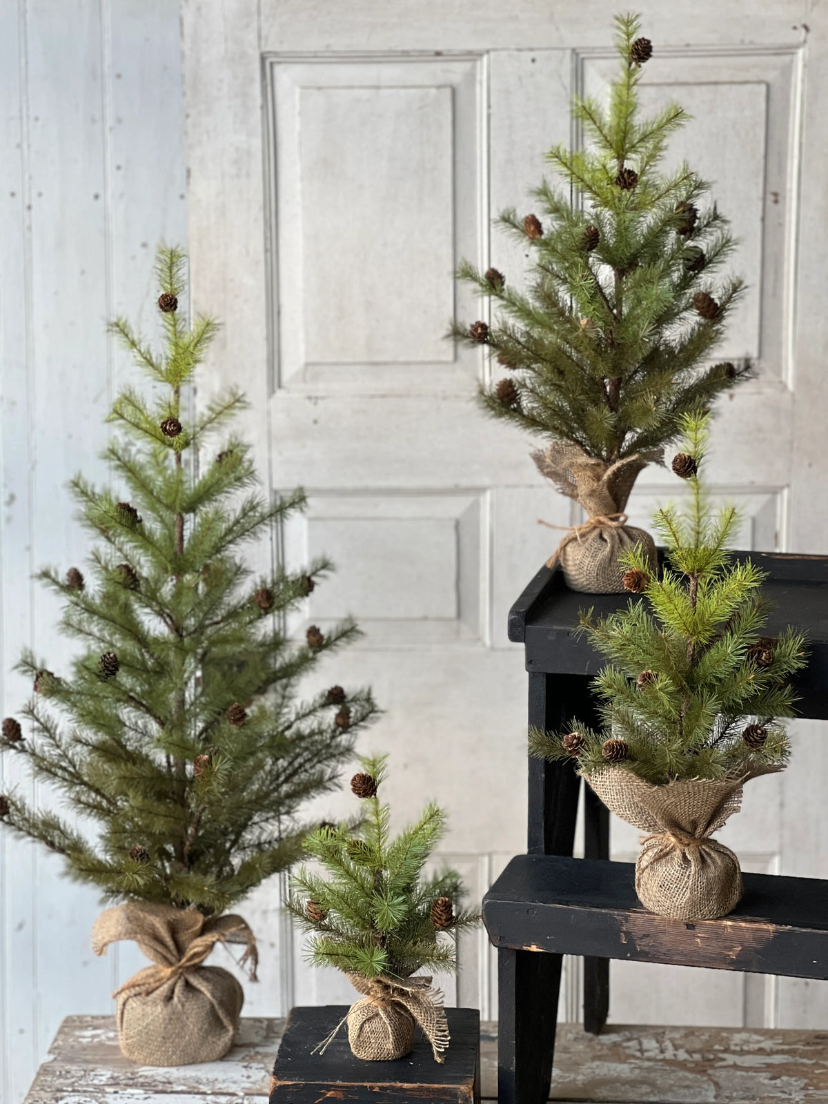 Tree - w/Pine Cones and Burlap 24"